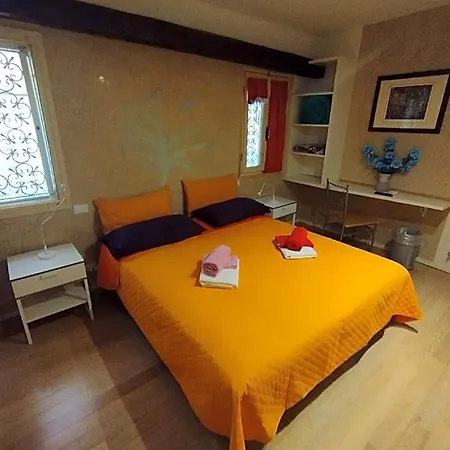 Ca Lirica -peace Of Mind Just A Few Steps From St. Marks Square 호텔 2*