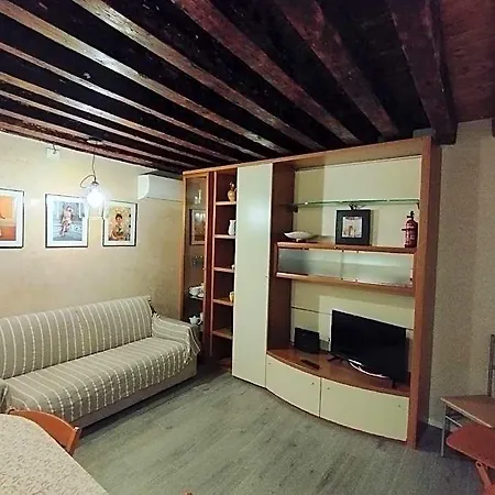 Hotel Ca Lirica -peace Of Mind Just A Few Steps From St. Marks Square 2*