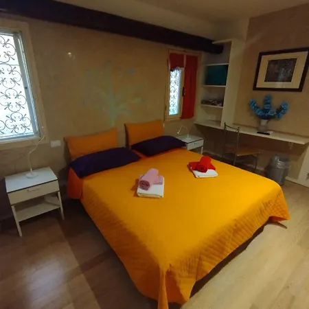 Ca Lirica -peace Of Mind Just A Few Steps From St. Marks Square 호텔 2*